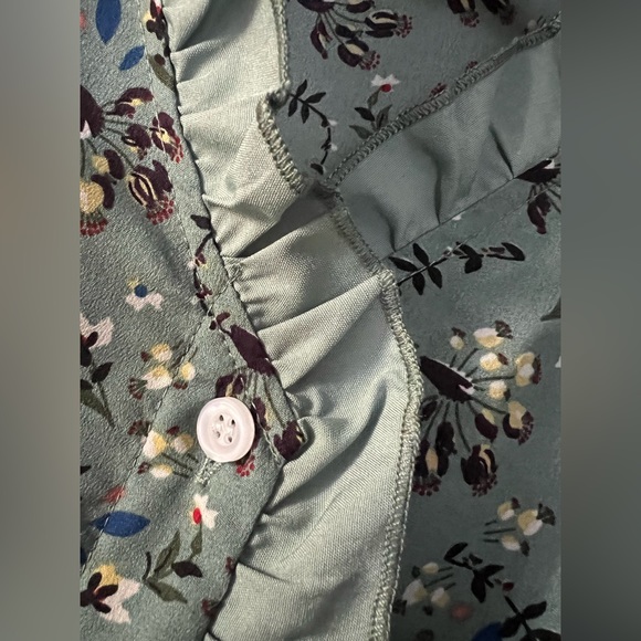 Floral Print Pleated Hem Dress - Picture 9 of 12